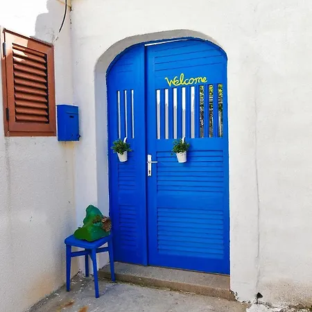 Lana Apartment *